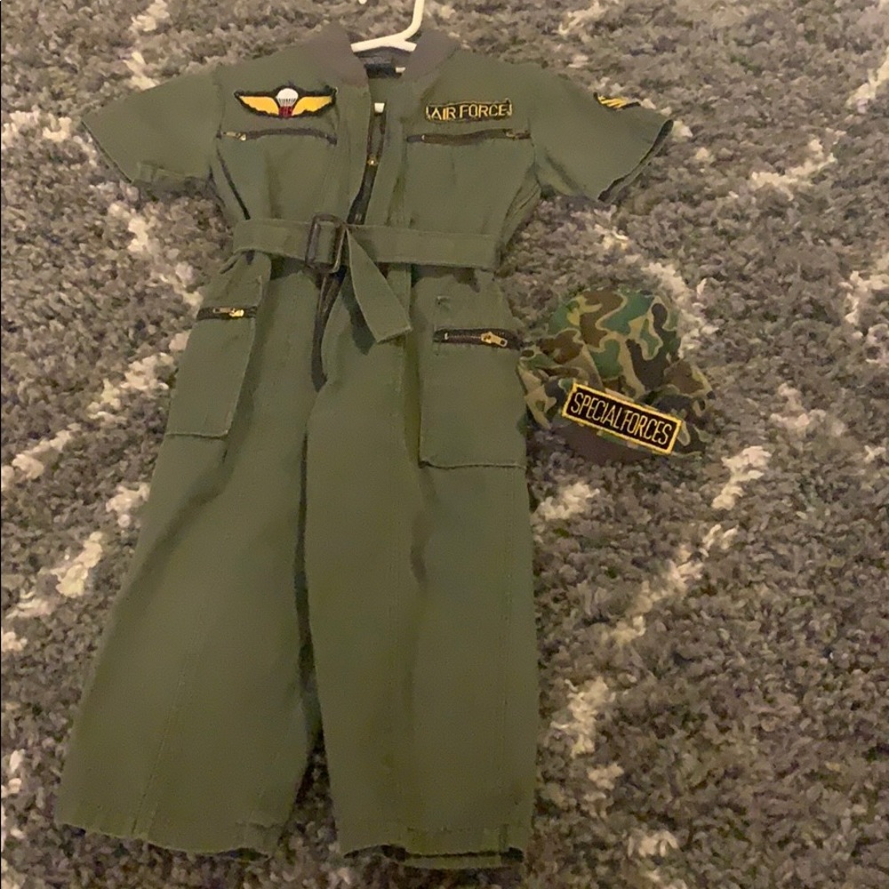 Air Force flight suit with beret size 2t